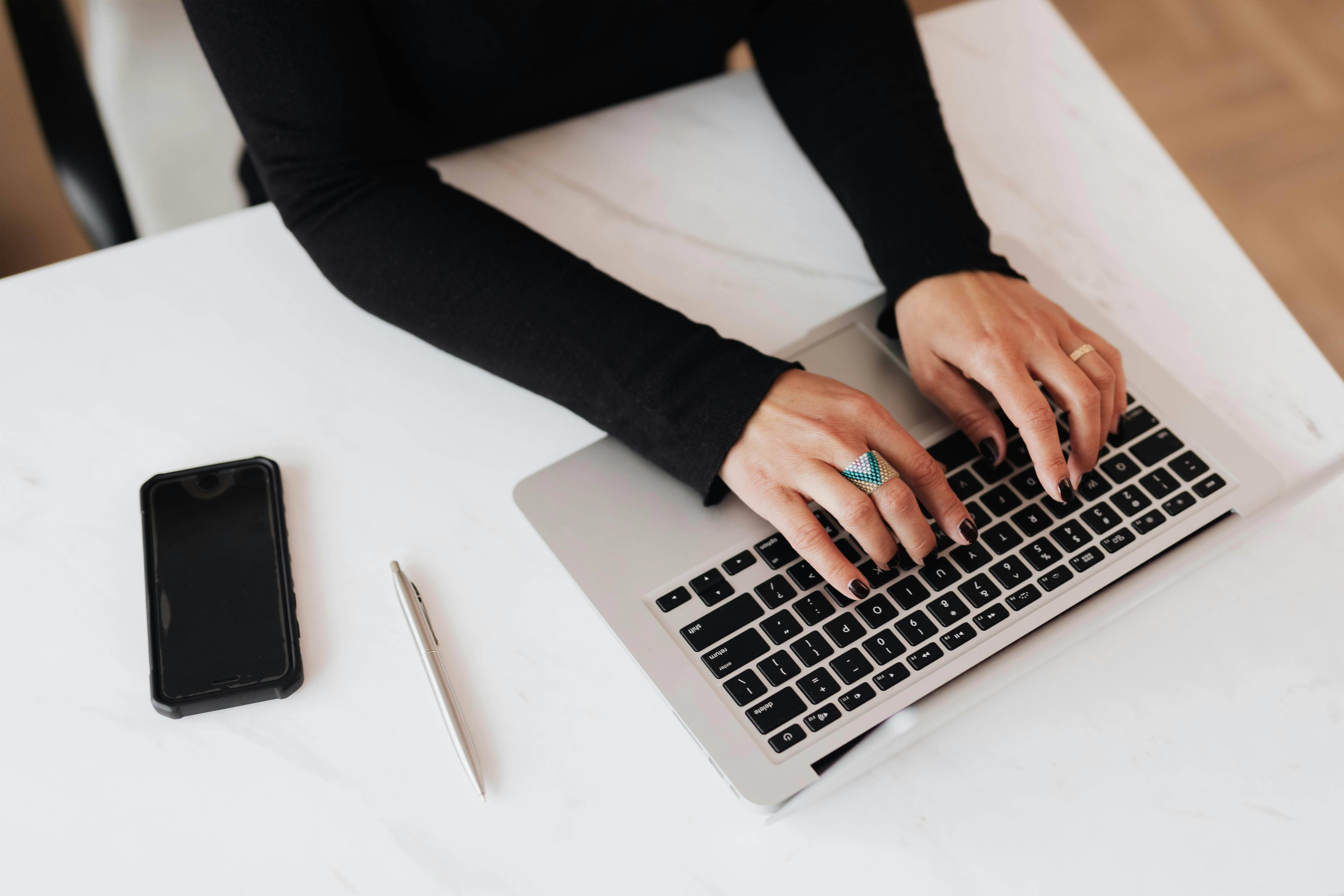 https://storage-tally-proxy.lettersnow.org/30340f0c-5d1a-4173-969f-b54a76fb20f6/pexels-mareklevak-2265482.jpg